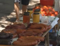 В +36 торговцы продают мясо, молочку и яйца прямо на земле