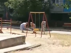 В Рыбнице оштрафовали женщину, набросившуюся на детские качели