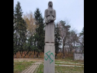 В Единцах на памятнике "Скорбящая мать" нарисовали свастику