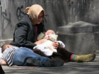 Попрошайничавшая с ребёнком на руках женщина в Кишинёве не смогла доказать, что она его мать 