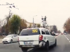 Рискованный маневр доставщика еды в центре Кишинева попал на видео