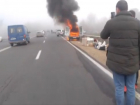 "Ждут взрыва" - близ Пересечина полыхает микроавтобус