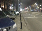 В центре Кишинева автохамы массово захватили тротуары после установки антипарковочных столбиков