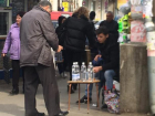 В Кишиневе карабинеры игнорируют продавцов «паленого» спирта и «трясут» бабушек с петрушкой