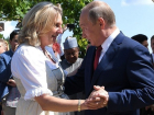 Владимир Путин станцевал с невестой и отправился на встречу с Ангелой Меркель