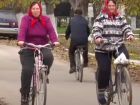 В Пухэченах велосипедная эйфория – на великах гоняют даже бабушки