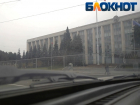 Граждане, вы готовы к новым фактурам? А в кабмине уже готовы - в центре Кишинева установлен забор