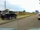 В Кишиневе водитель Lexus нагло поехал прямо по тротуару