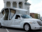 Диковинный свадебный автомобиль на улицах Кишинева сняли на видео 