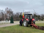 Как наказали тракторо-майданщика, испортившего газон в центре Кишинева