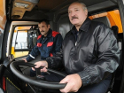 Лукашенко решил подарить Молдове пять тракторов и две коммунальные машины