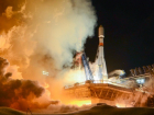 Завораживающий запуск ракеты и возникшее после этого фантастическое атмосферное явление попали на видео 