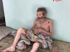 В Кишиневе мужчина, исхудавший до состояния узника концлагеря, ночует в заброшенной будке