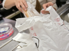 Правительство утвердило штрафы за использование одноразовой пластиковой посуды и пакетов