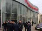 Бандиты со стрельбой захватили заложников в одесском автосалоне