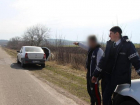 На севере Молдовы 26-летняя девушка остановилась для починки автомобиля, после чего была ограблена