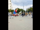 Паркур-шоу устроил молодой мужчина в центре Кишинева
