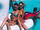 Секс-бомба из Молдовы с соблазнительной подружкой оседлали единорога на пляже