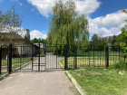 "Это что, Кембридж?!": столичная школа огородила большую территорию забором