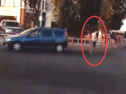 Избиение отверткой водителем своего обидчика на улице Кишинева попало на видео