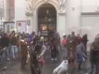 Массовые беспорядки из-за рэпера в центре Брюсселя сняли на видео
