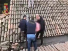 В Италии двое молдаван несколько лет прятались от полиции на ферме, но в итоге были задержаны на чердаке