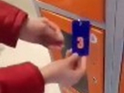 Опасность оставления вещей в шкафчике супермаркета показал на видео житель Кишинева