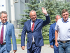 Премьер «закрыл» для Молдовы запад, а президент «открыл» Россию 