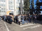 Нечем платить за «коммуналку», нет денег! Учителя протестуют у здания правительства