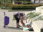 Праздник с вином и закуской устроила у памятника Штефану чел Маре жительница столицы