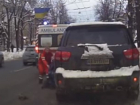 Гибель директора харьковского предприятия, выпавшего из джипа, попала на видео 