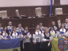 "Slava Ukraini!" от Алайбы. В молдавском парламенте пели гимн Украины