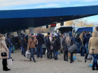 На бельцком автовокзале хаос: сотни человек искали транспорт