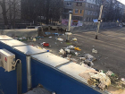 Отвратительную мусорку на крыше маркета в Кишиневе устроили ленивые хамы с верхних этажей 