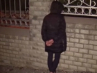 Девушка разгромила автомобиль соседа-таксиста в Кишиневе и попала на видео