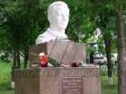 Памятники Гагарину в нашей глубинке и эмблема для "Букета Молдавии" авторства Леонова