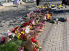 В Кишиневе продавцы цветов раздают их бесплатно - все равно никто ничего не покупает