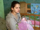 Самая молодая мама Украины, родившая в 12 лет от брата, решила уехать на заработки в Польшу