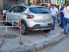 Дама на автомобиле врезалась в толпу прохожих в Кишиневе 
