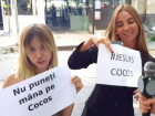 «Верните Кокос на место»: пародийную акцию протеста устроили девушки и парни из Comedy Zebra Show 