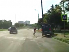 Внезапное появление пешехода на зебре спровоцировало столкновение автомобиля и микроавтобуса в Кишиневе
