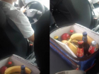 Столичный таксист раздаёт своим пассажирам вкусности прямо в салоне автомобиля