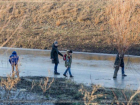 В Бельцах дети затеяли опасные игры на тонком льду Реута