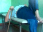 Обессилевший в очереди к врачу в Оргееве пожилой человек лег на кушетку