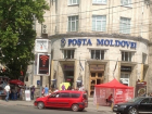 «Почта Молдовы» подала в суд на своего сотрудника за затопление помещений во время дождя