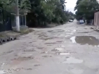 Ужасно отремонтированная дорога "растаяла" под дождем в Дрокии