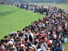 Тысячи вооруженных мигрантов угрожают прорваться в Европу