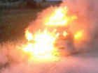 Под селом Бравичены загорелся автомобиль, после чего пламя перекинулось и на поле