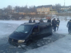 Микроавтобус с водителем провалился под лед Дубоссарского водохранилища