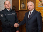 Игорь Додон наградил героя-полицейского, спасшего из ледяного пруда двух человек